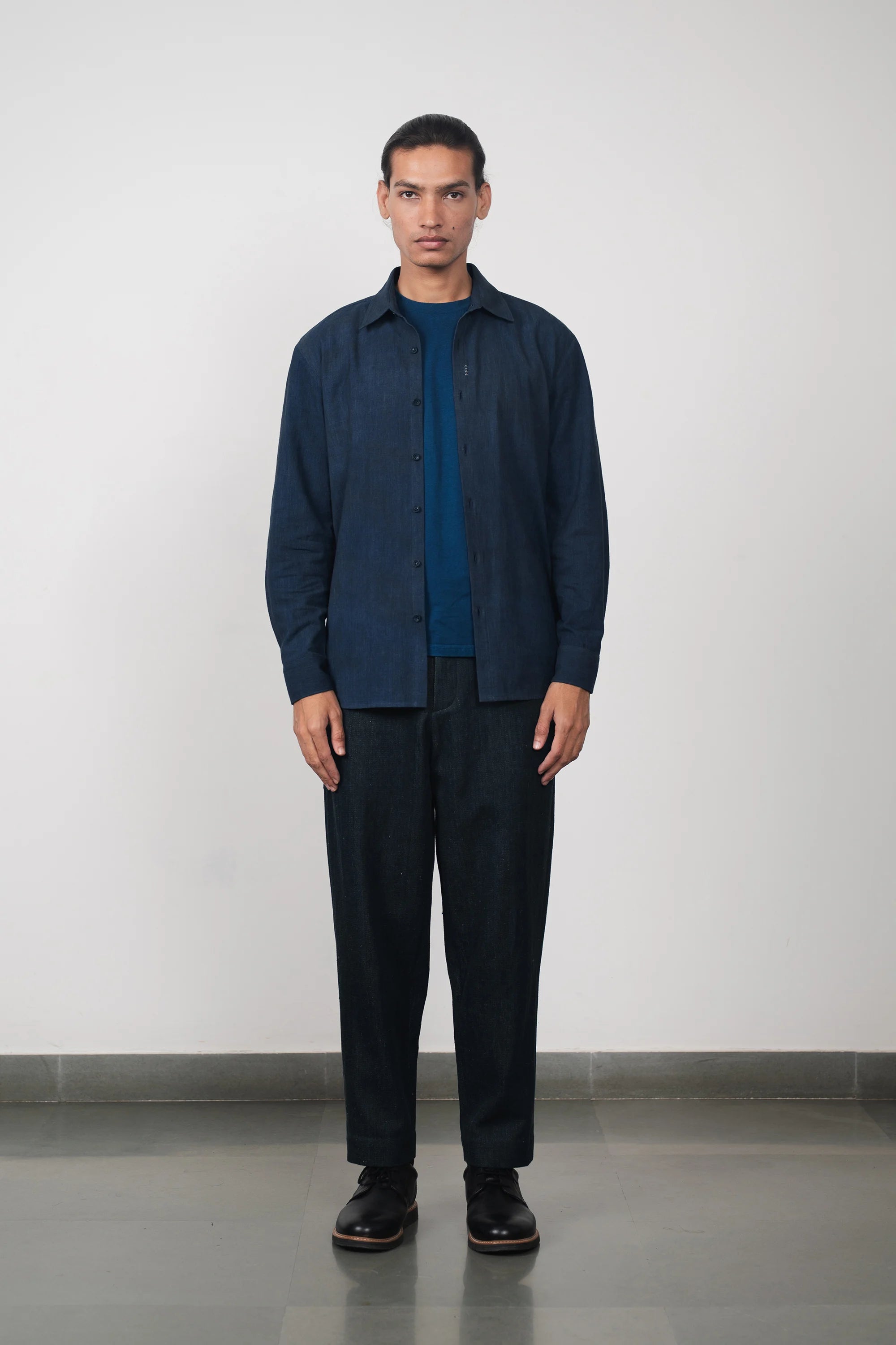 A man wearing cotton shirt in estate blue