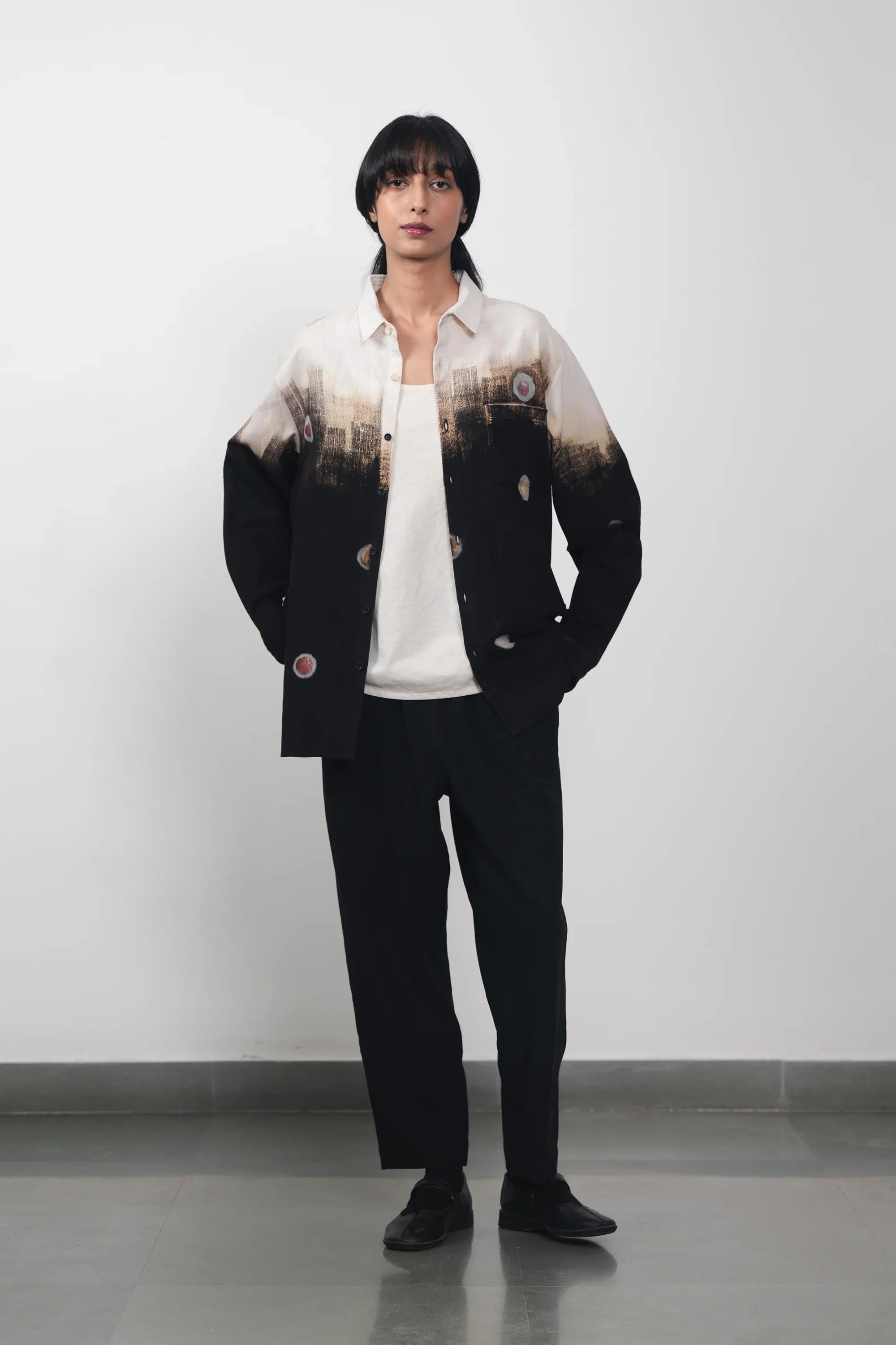 A woman wearing cotton pant