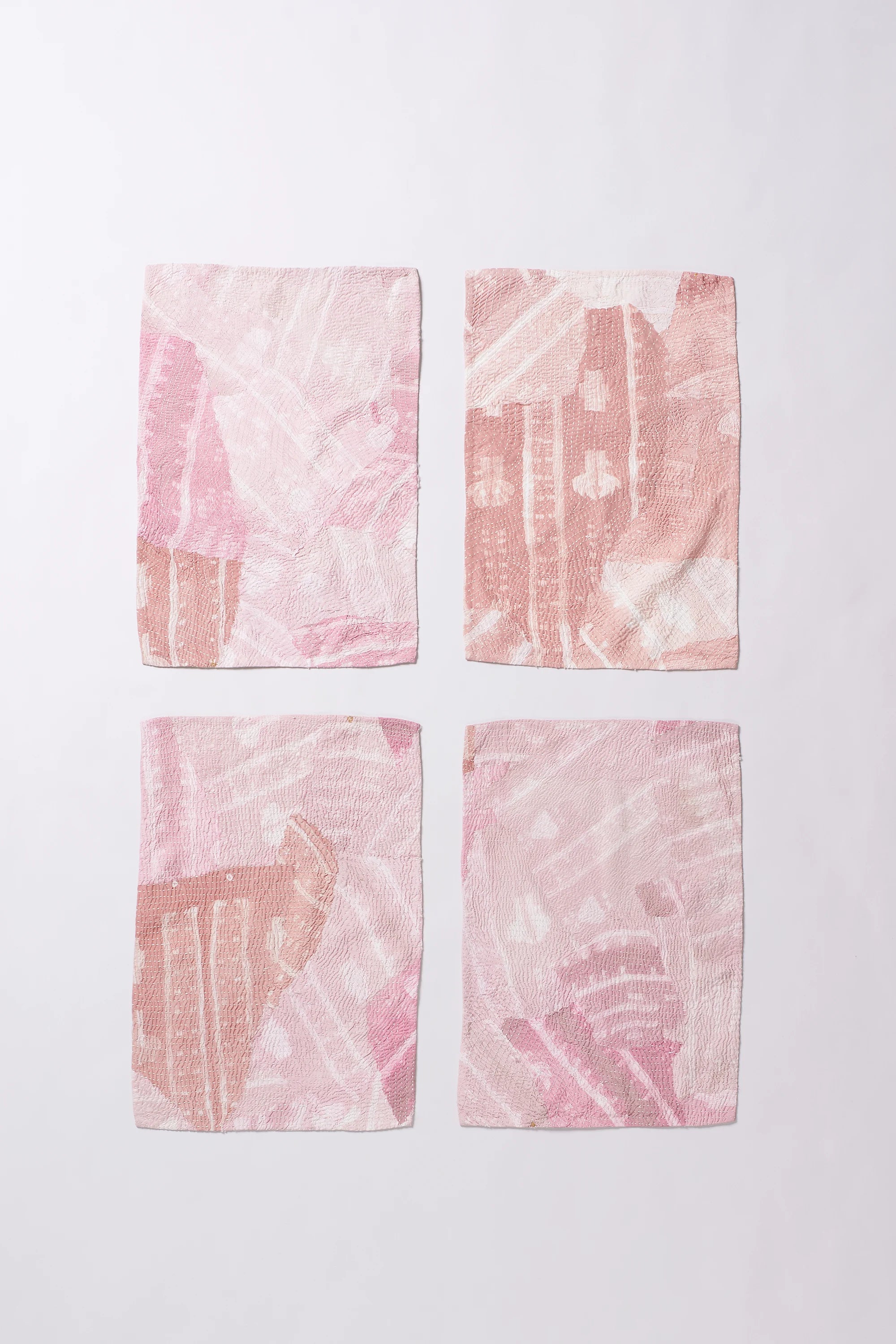 Chalk pink handcrafted kantha placemat with set of 4 peices