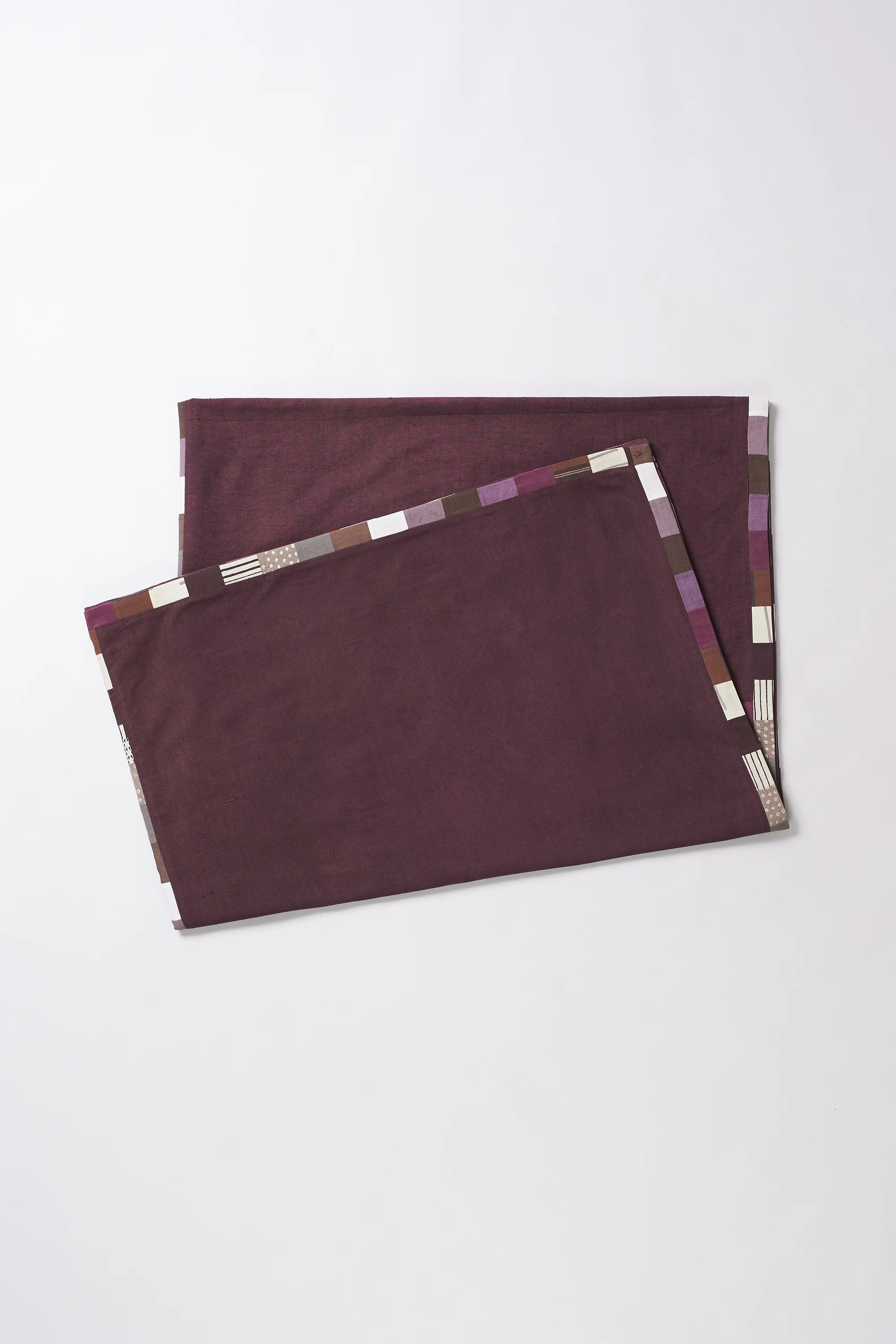 Purple red table cloth