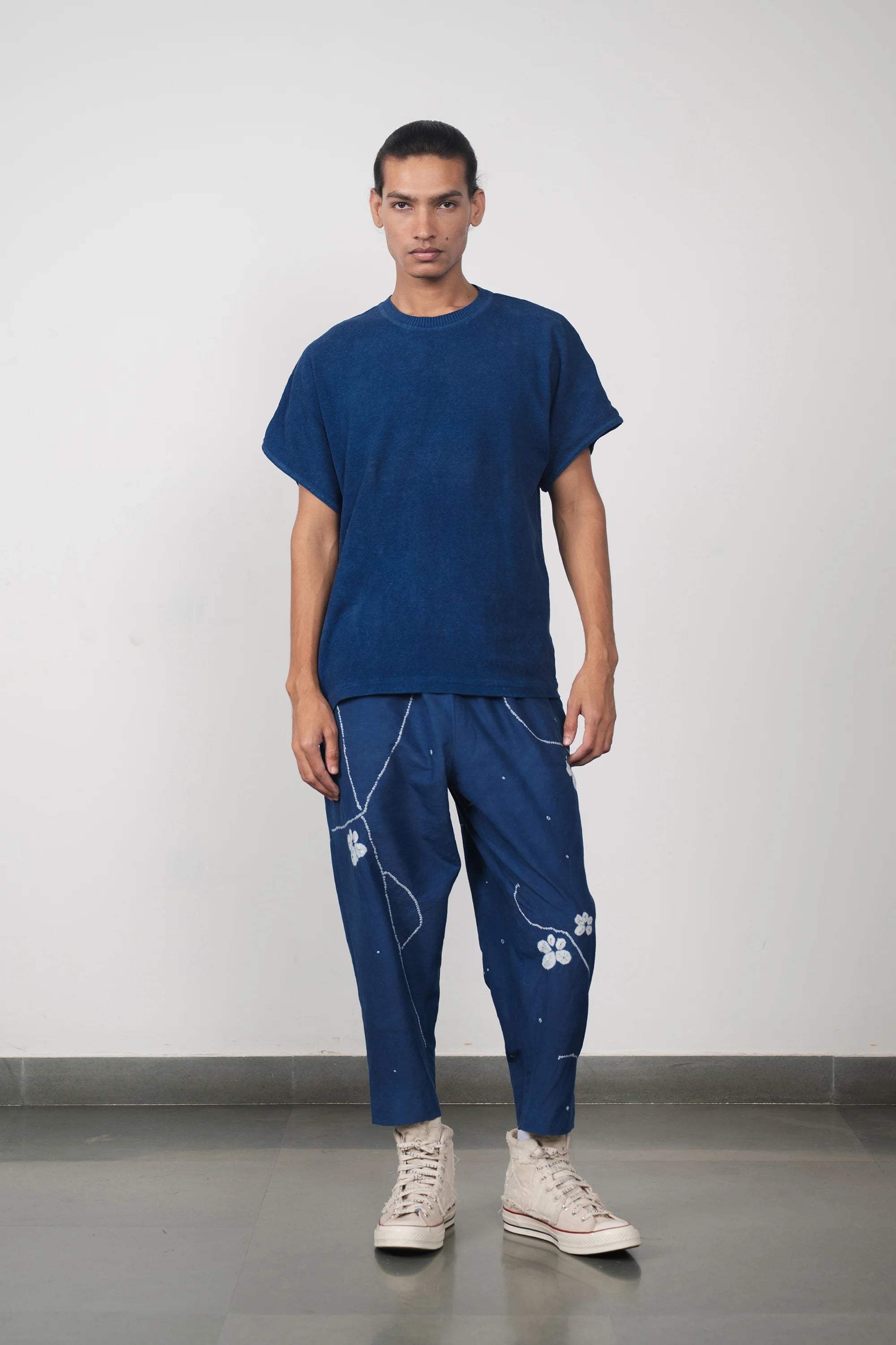 A man wearing indigo cotton bandhani pant