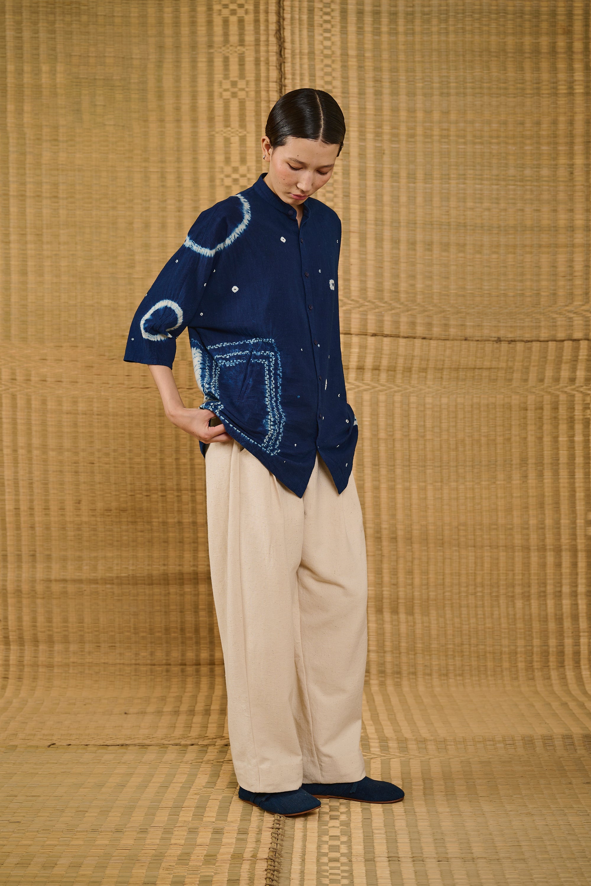 A woman wearing ecru cotton trouser