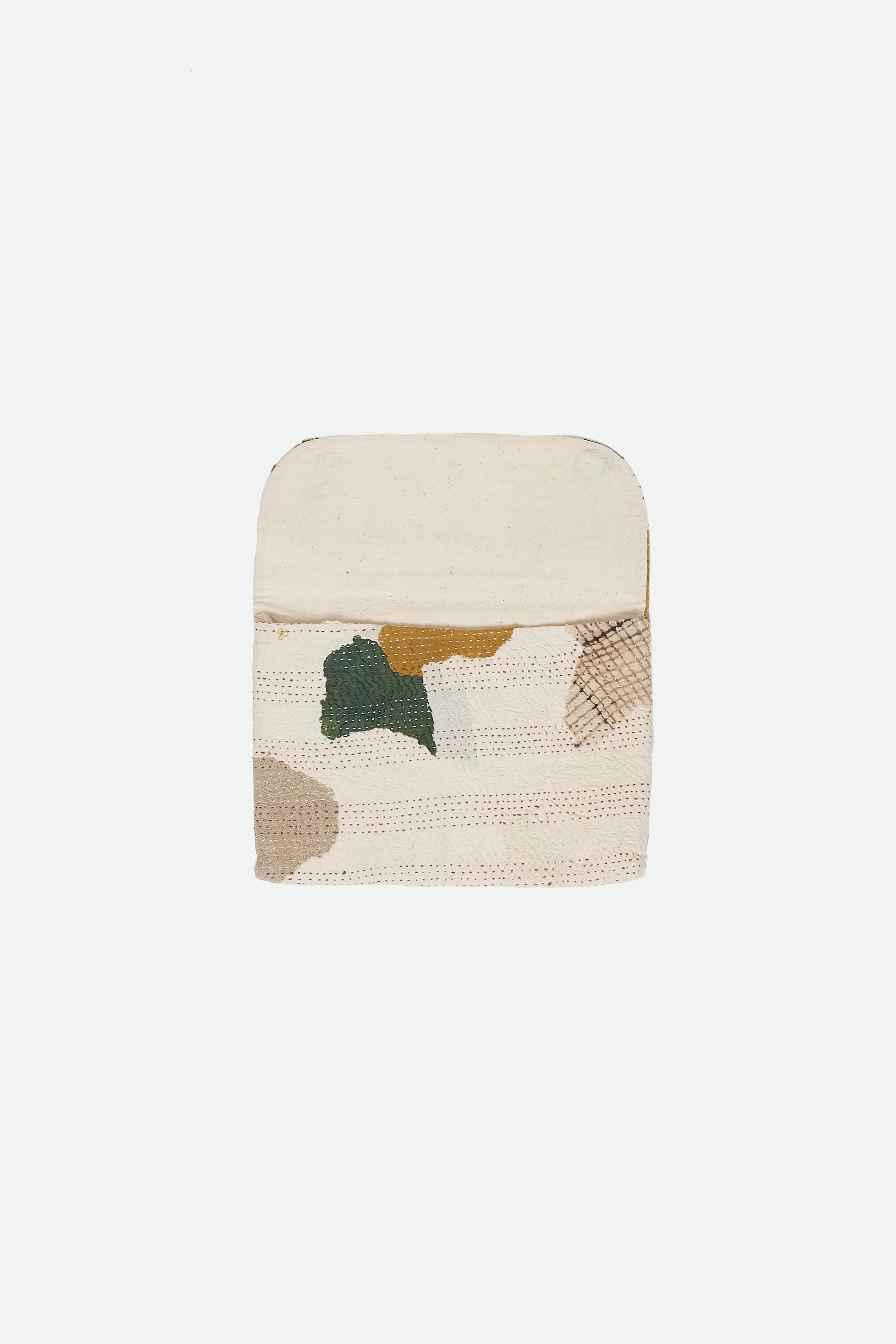 Open ecru laptopsleeve with patchwork