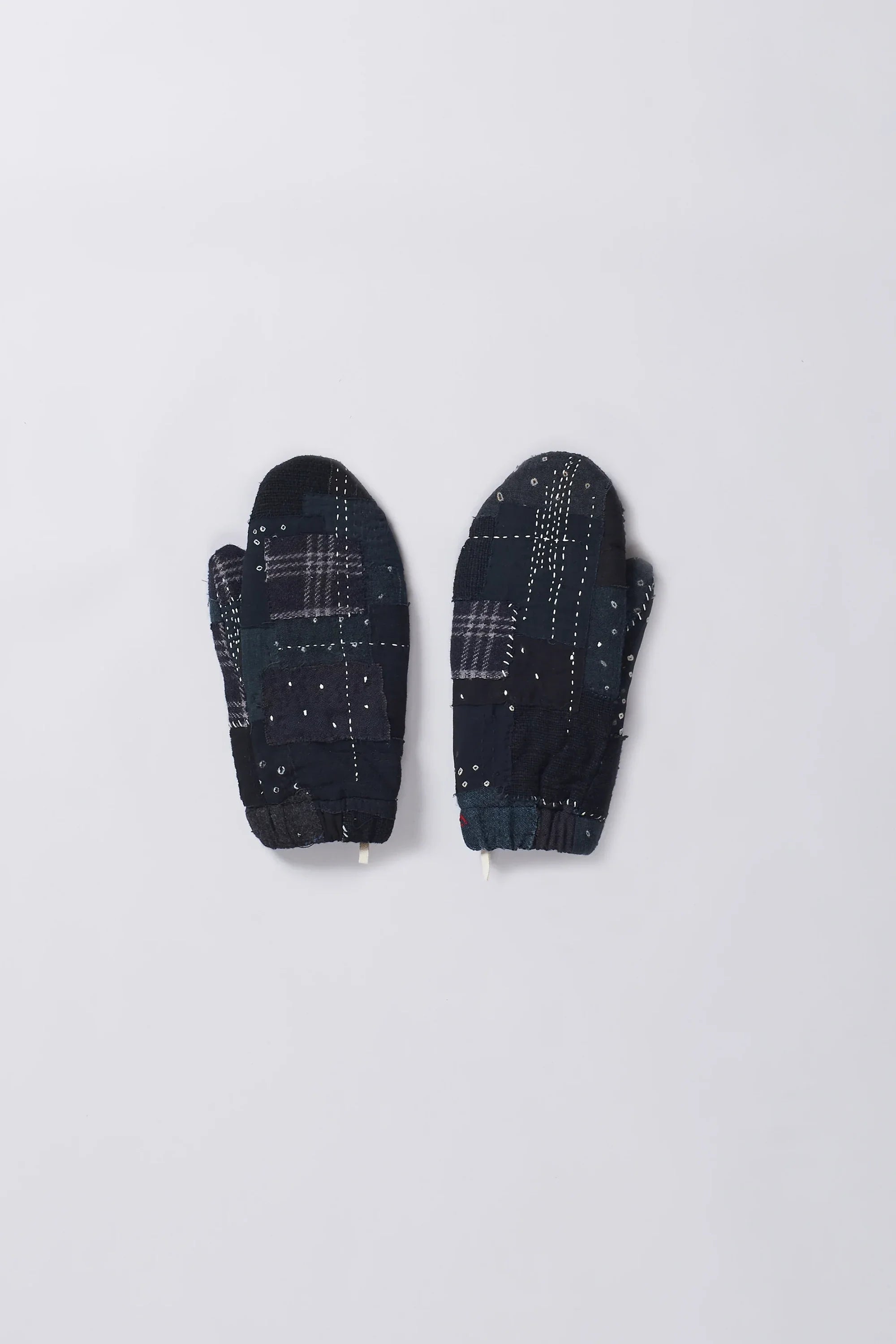 Patchwork mittens in black