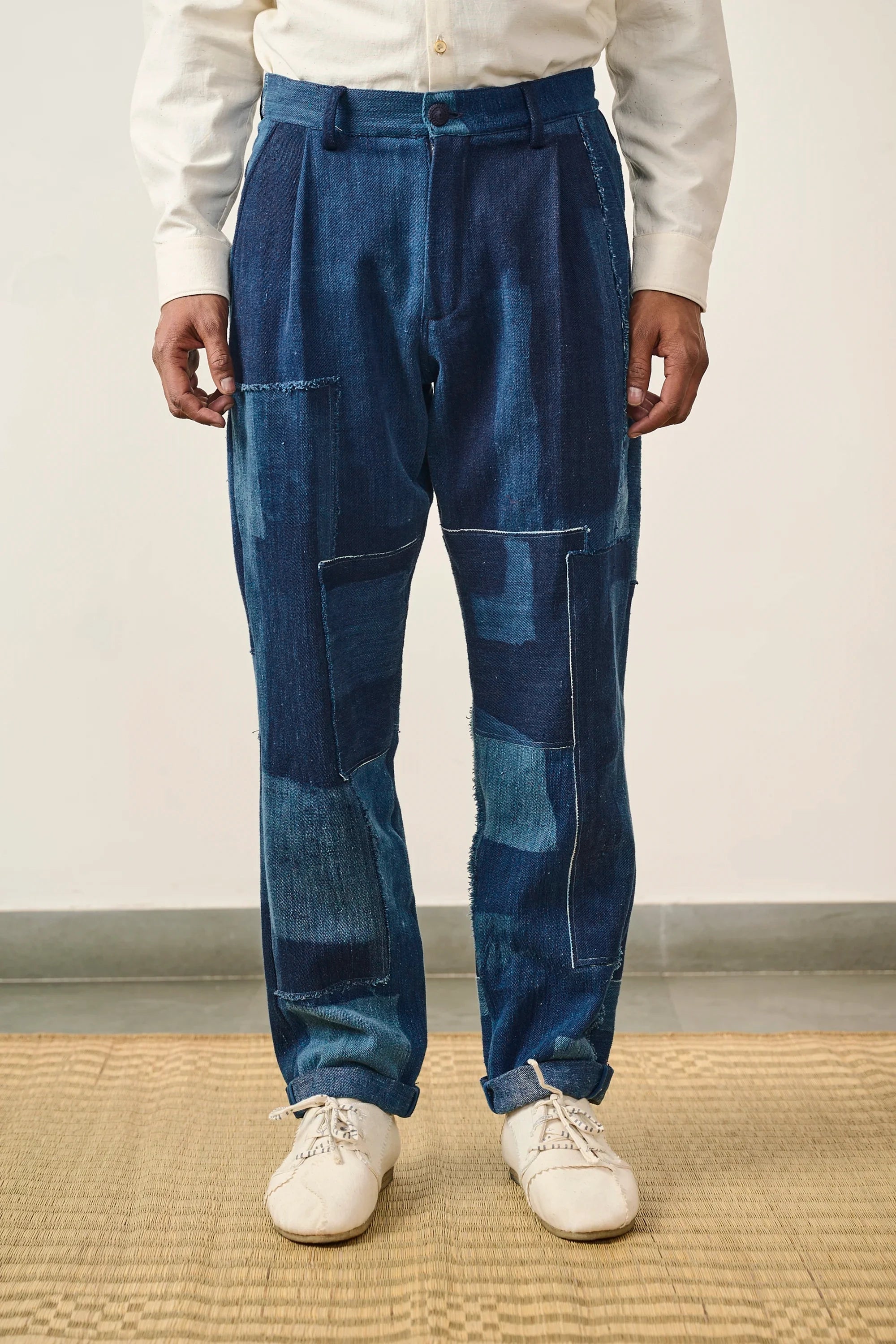 A man wearing indigo pant