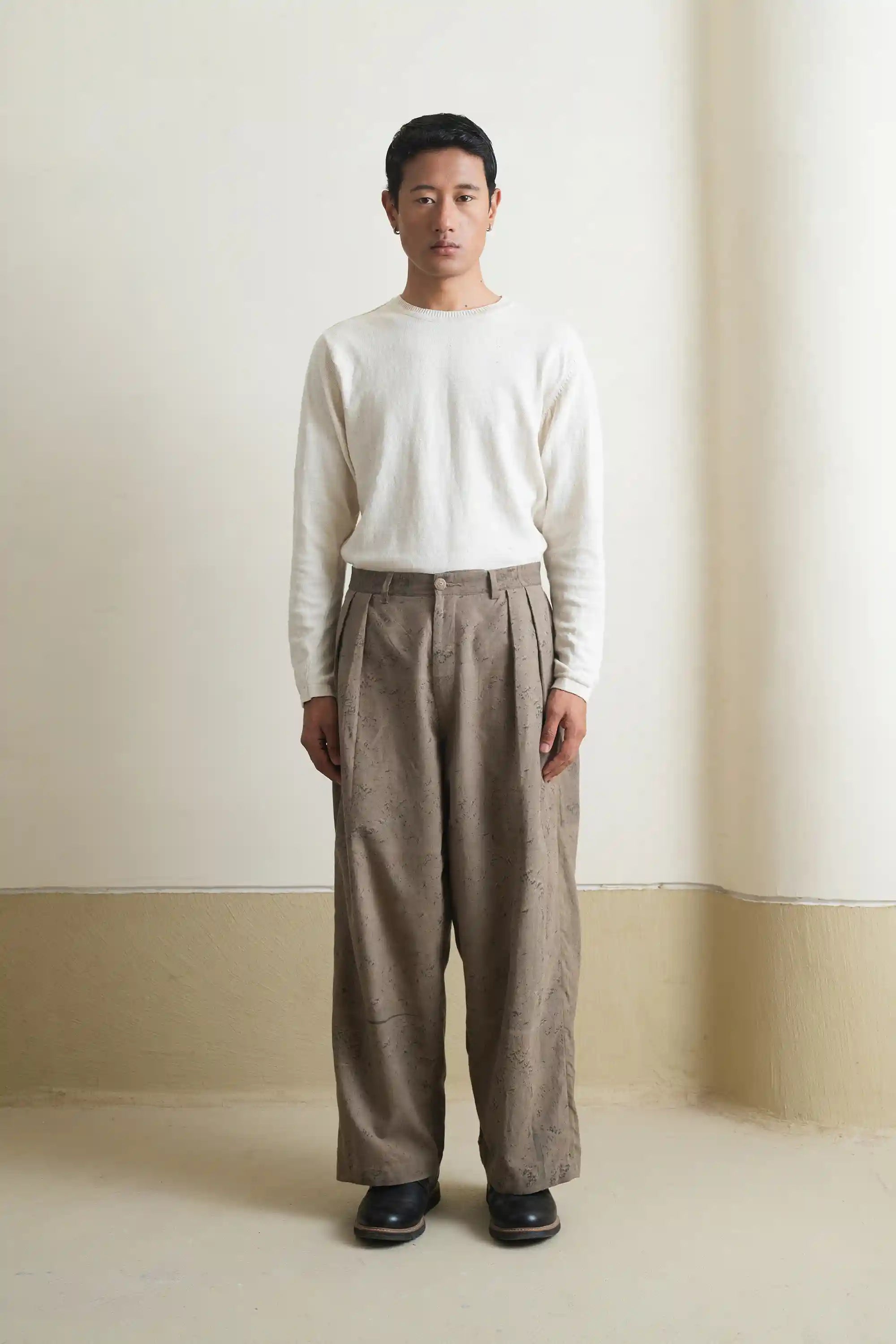 A man wearing khaki green cotton pant