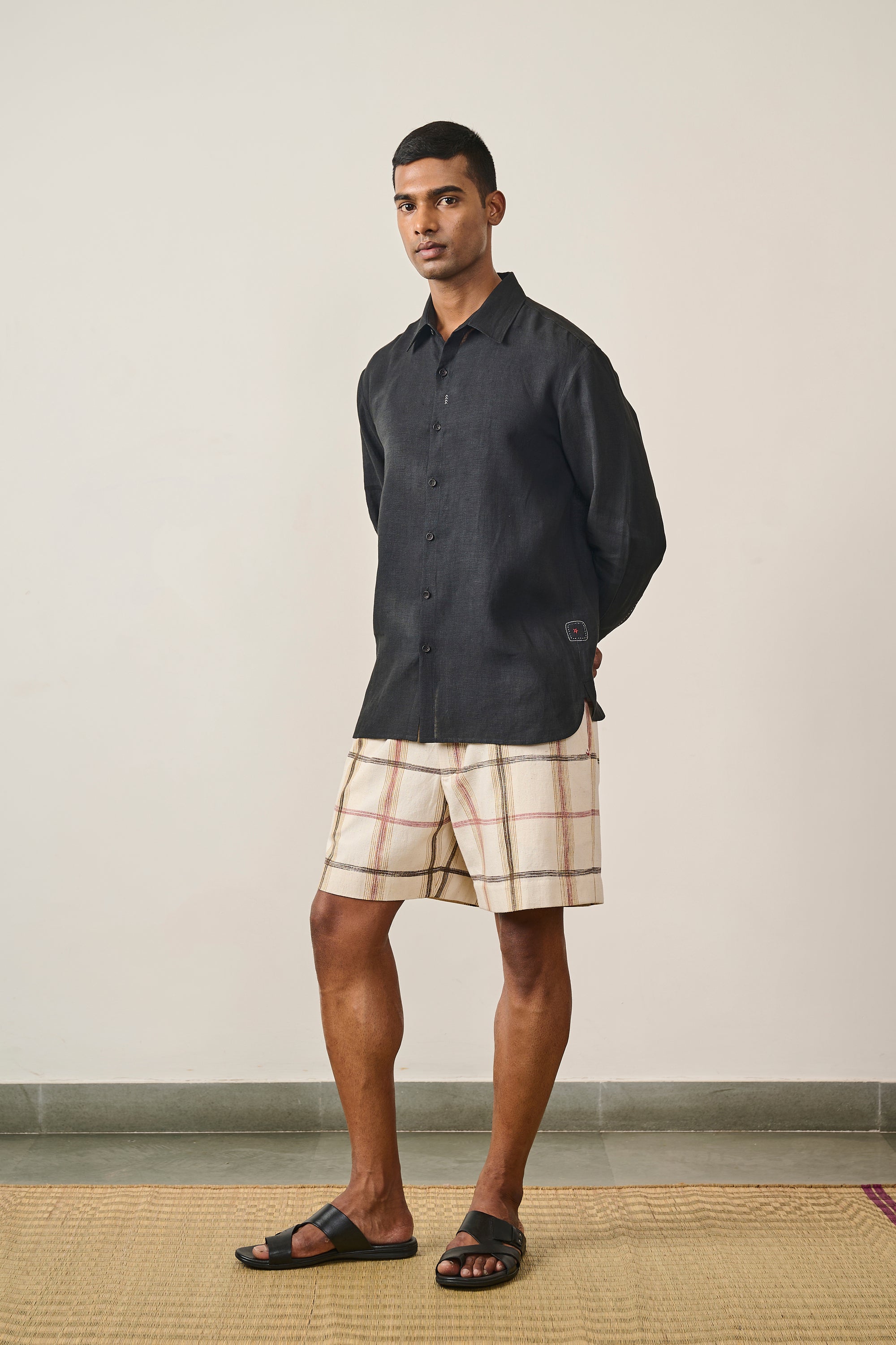 A man wearing linen black shirt