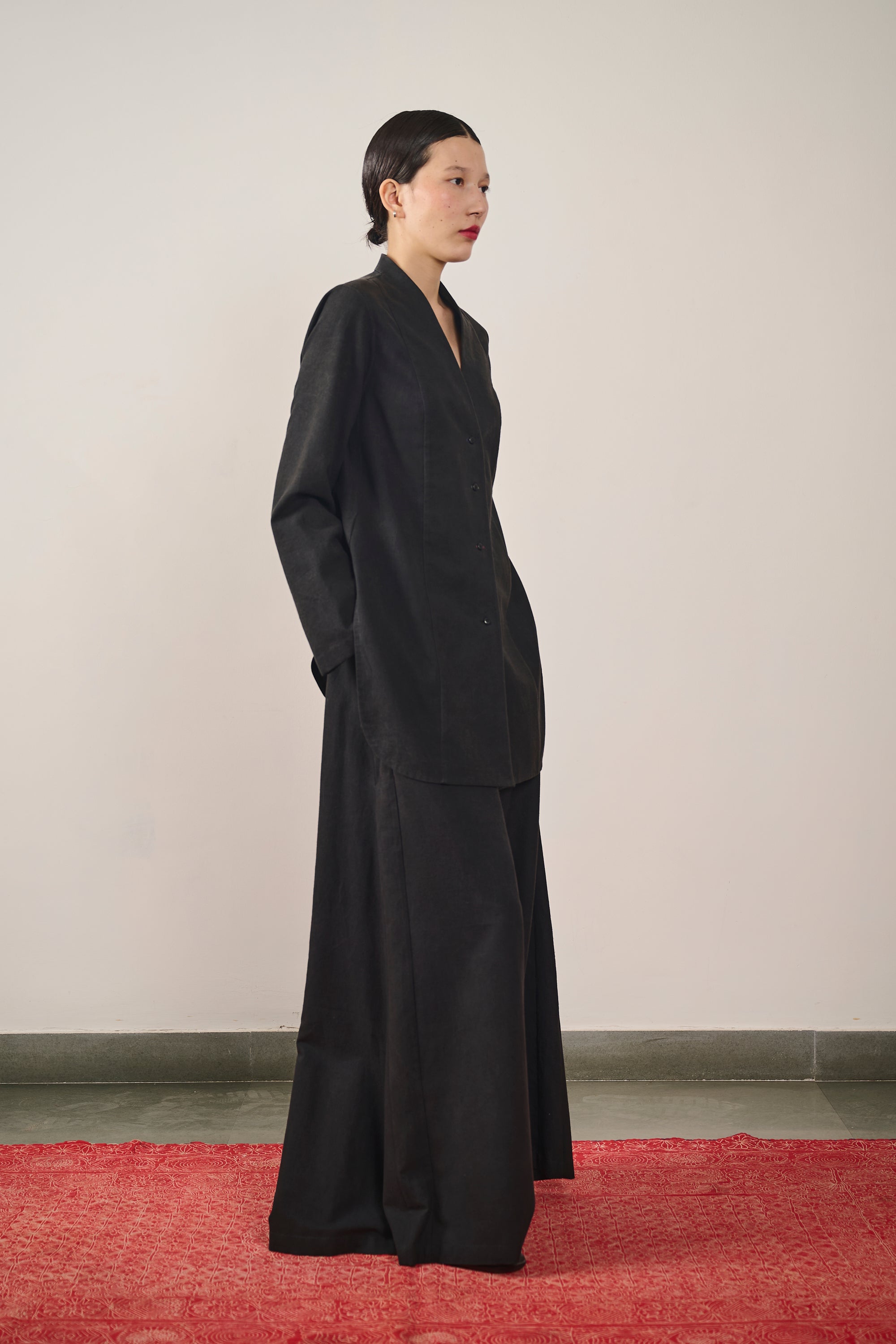 A woman wearing black cotton pant