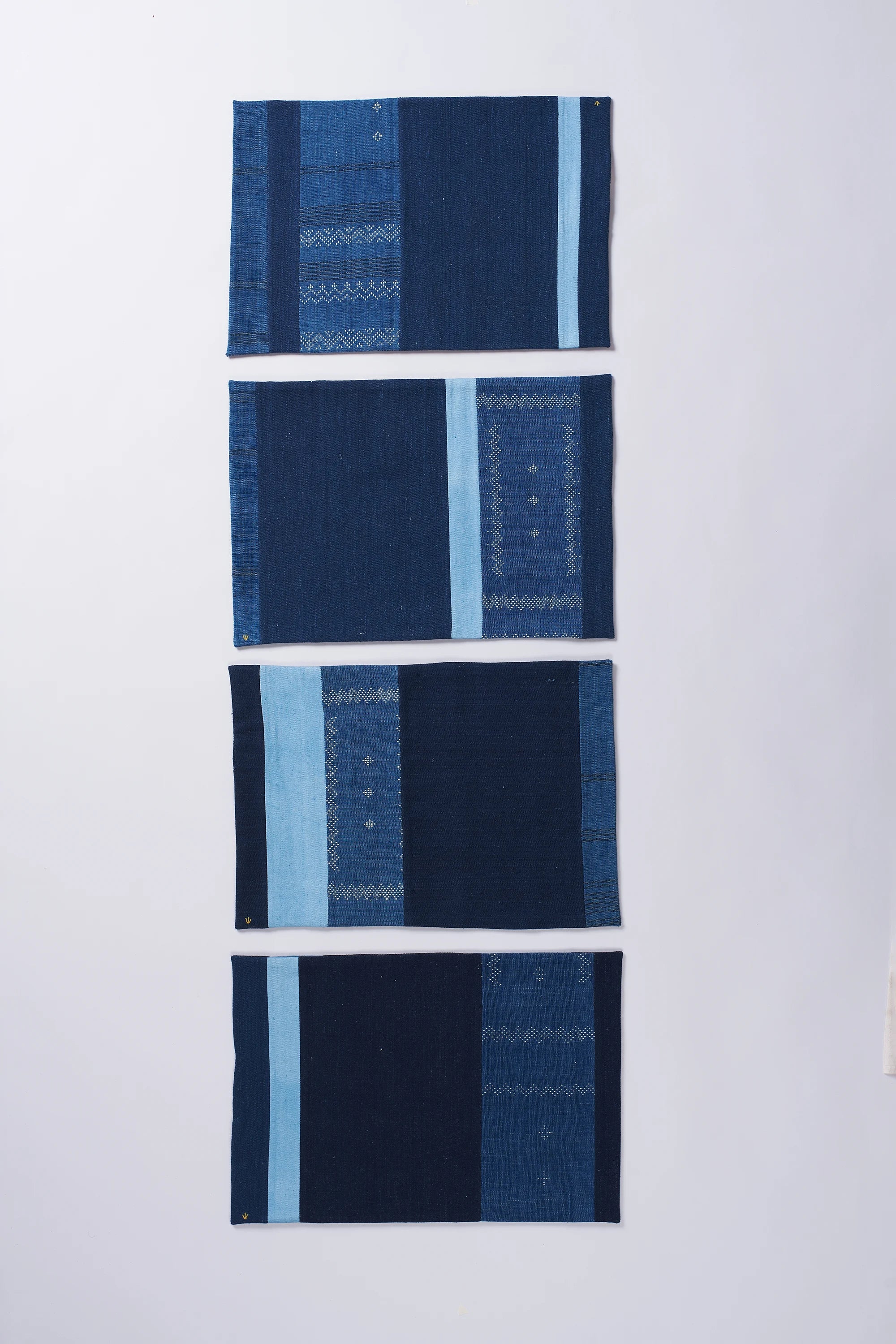 Medium indigo placemat with set of 4 pieces