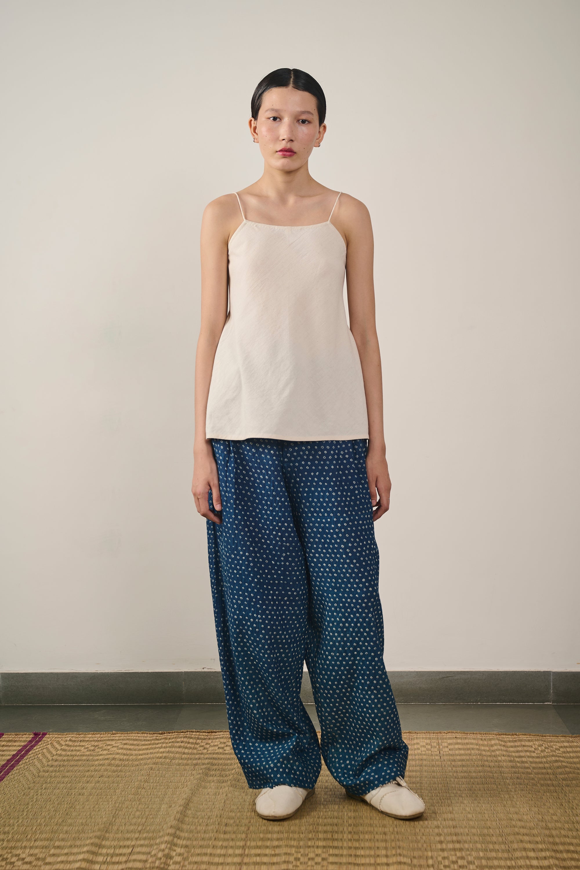 A woman wearing medium indigo pant