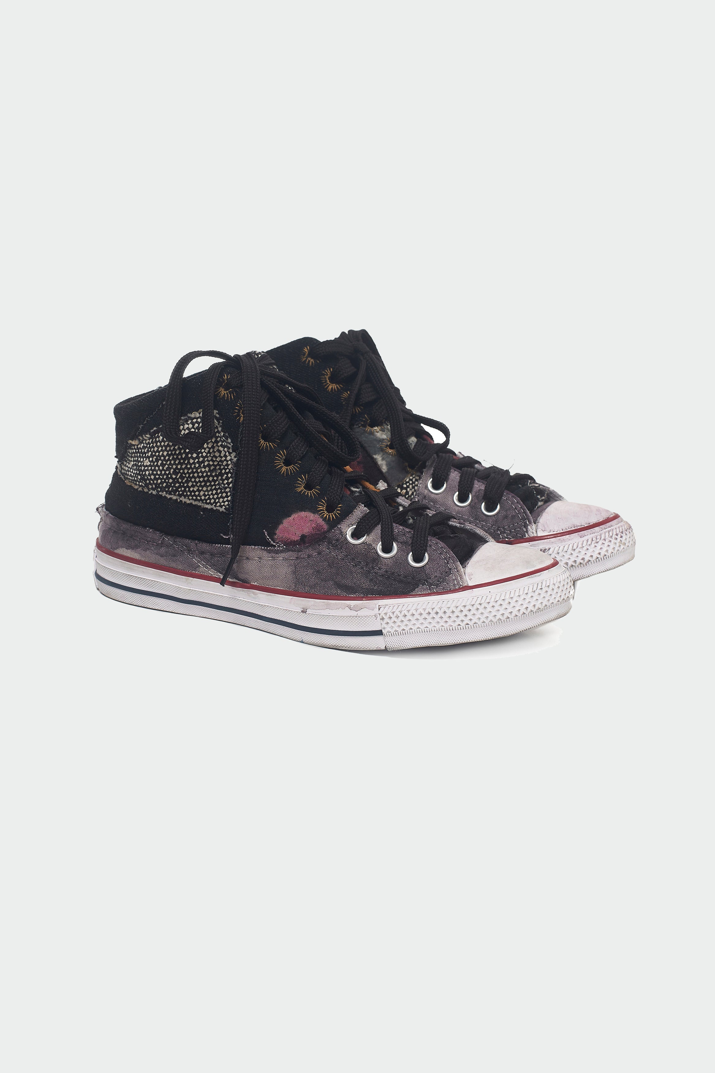 Black converse shoes