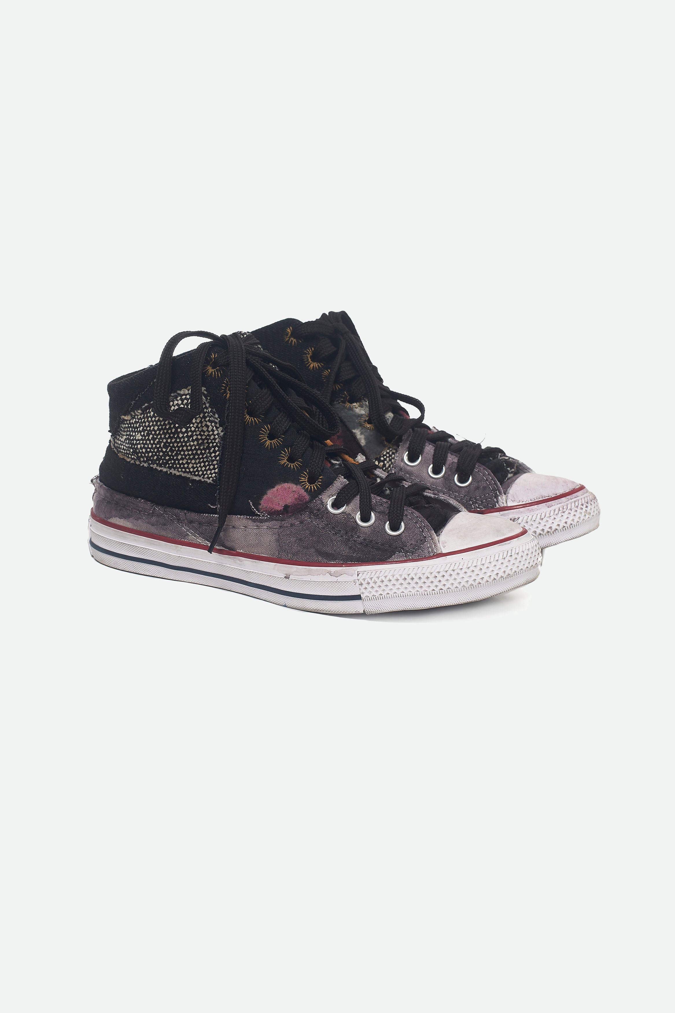 Black converse shoes