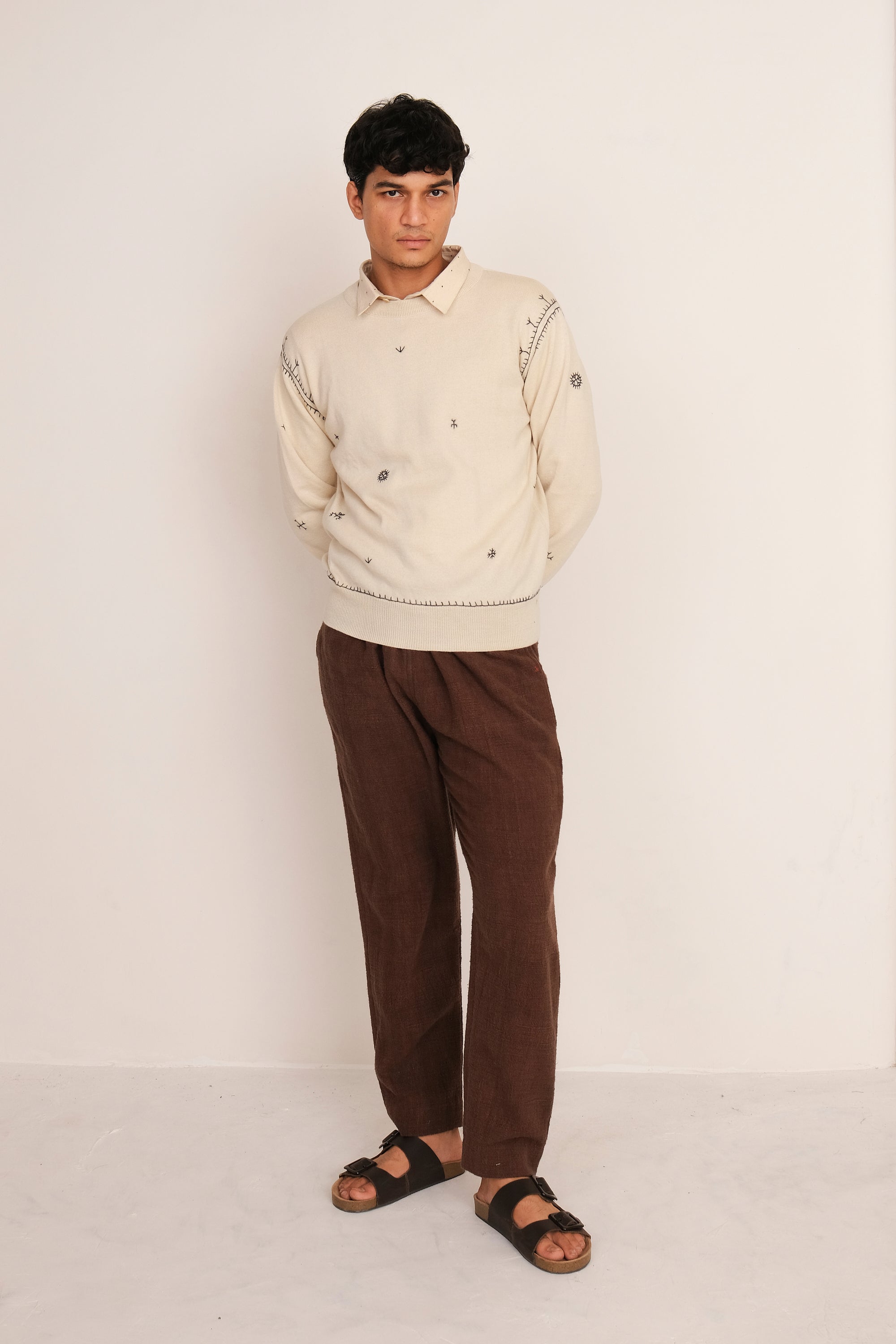 A man wearing ecru sweatshirt shirt