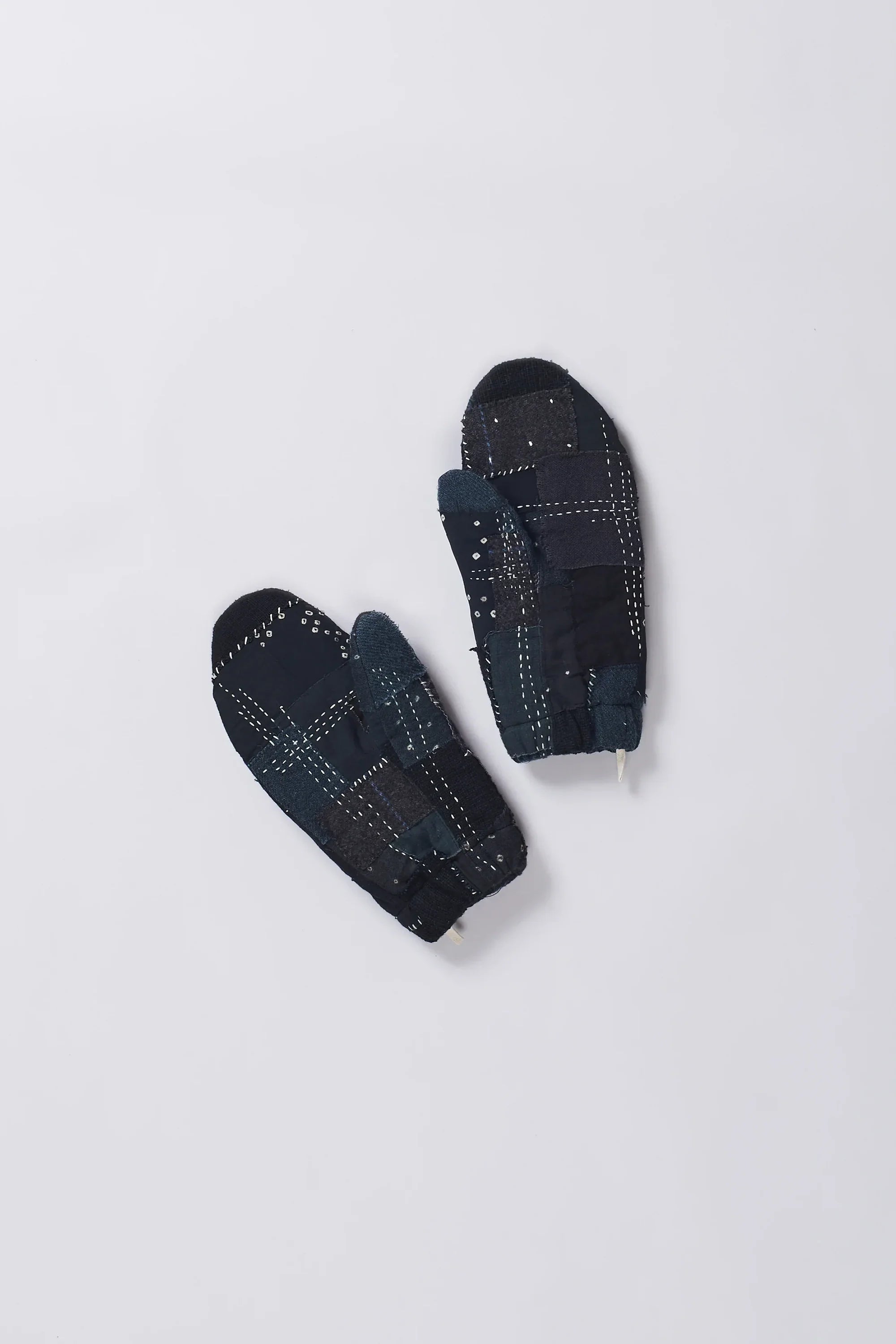 Cotton mittens in black