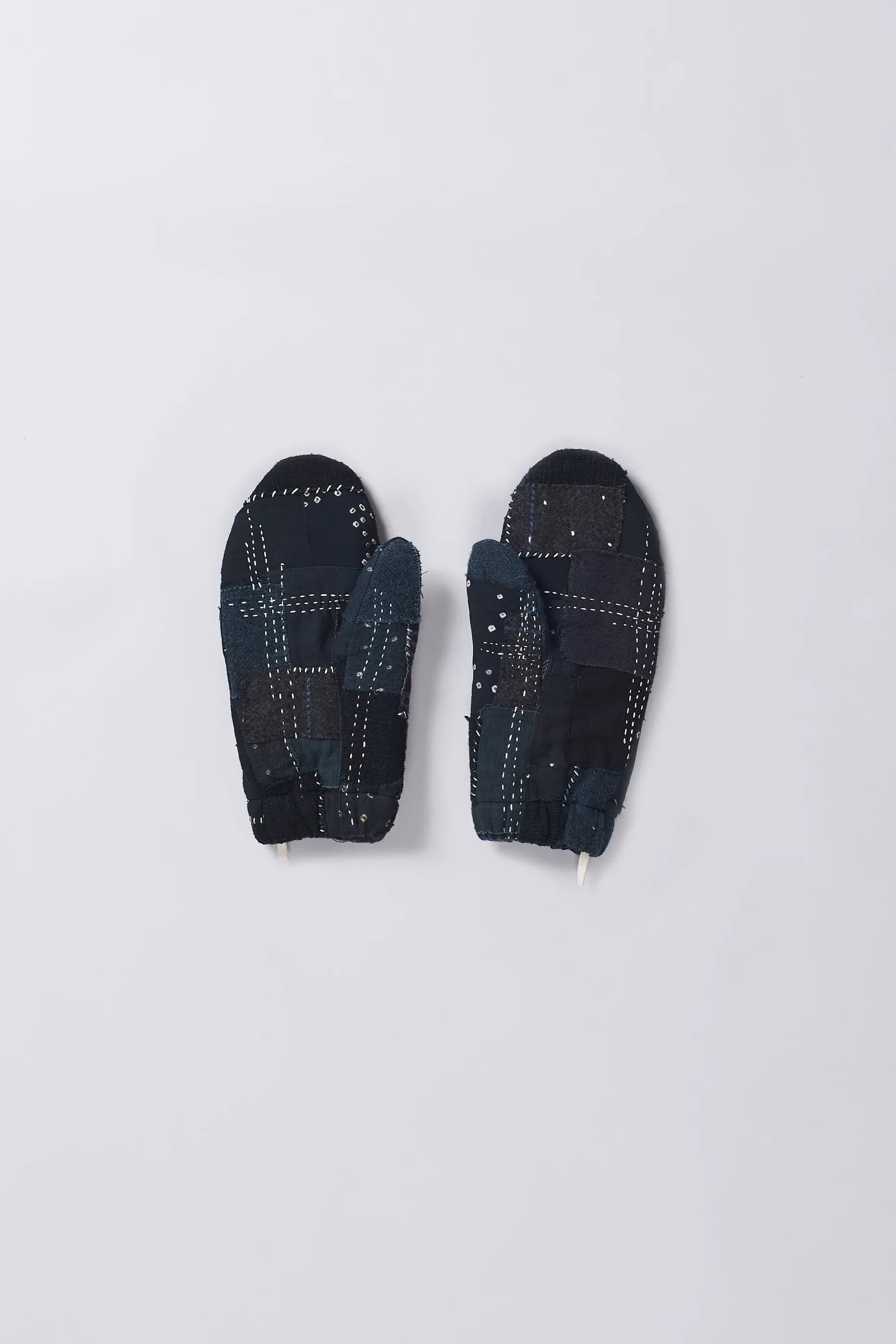 Black cotton mittens