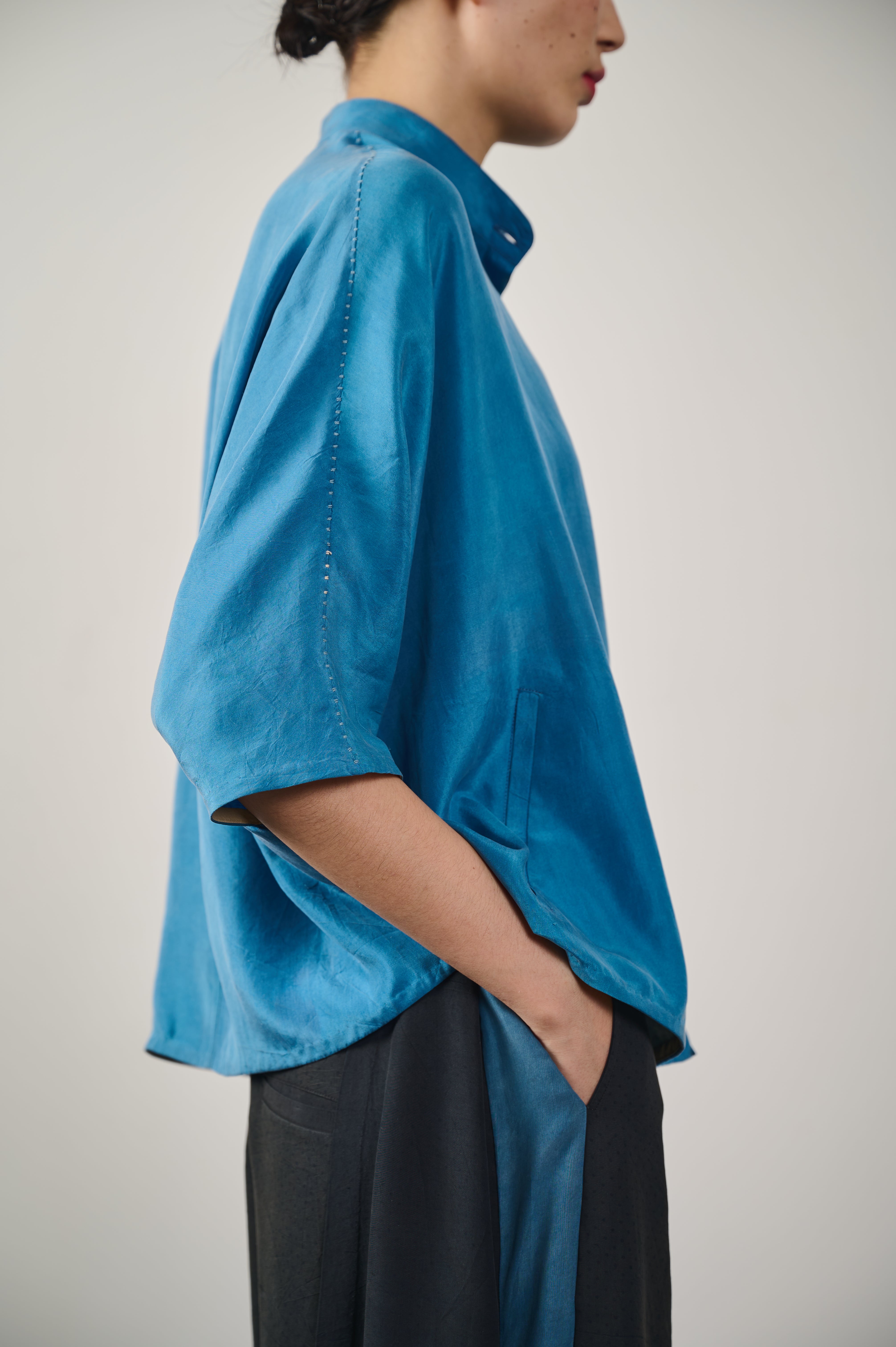 A women wearing medium indigo half sleeves shirt