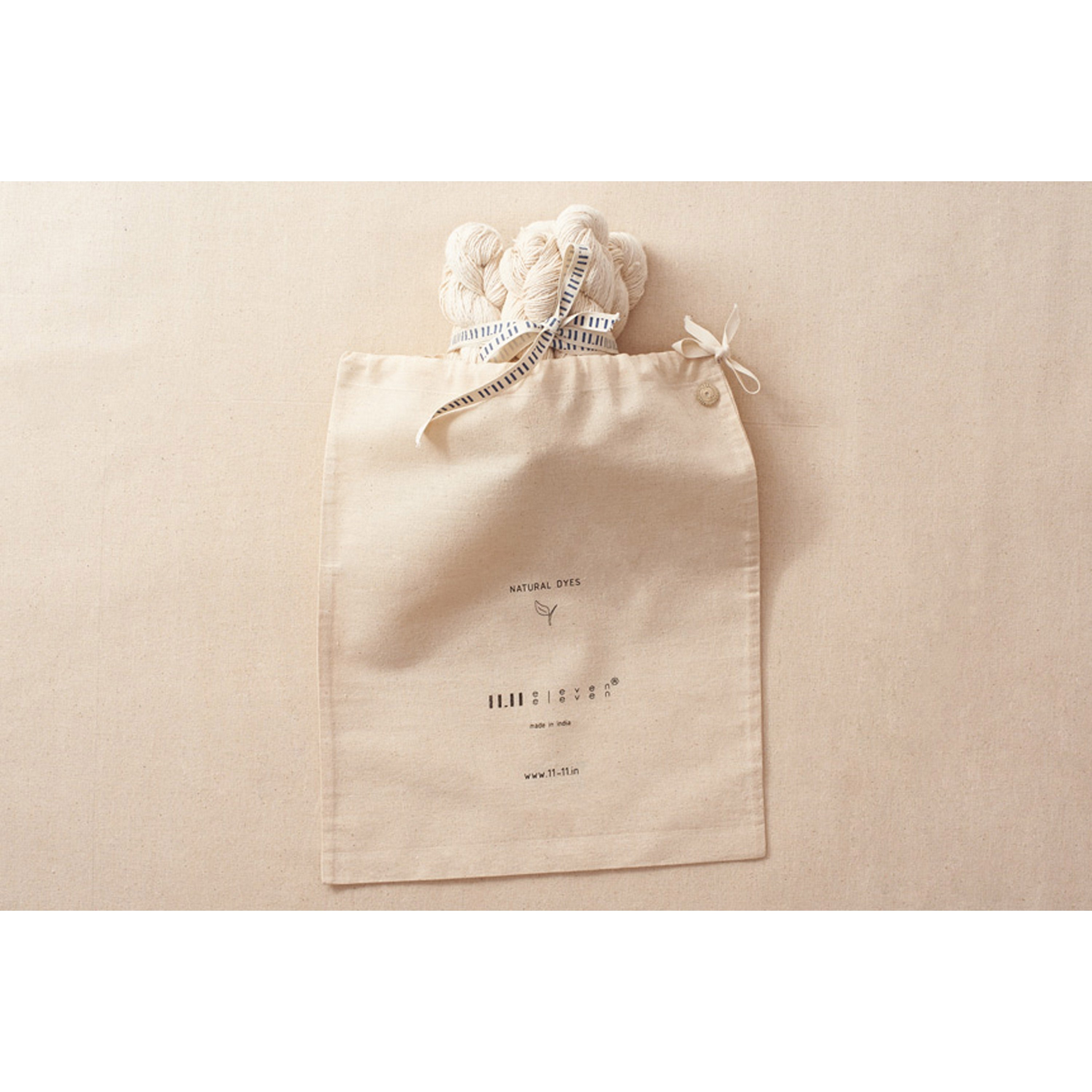 Ecru cotton yarns with cotton bag