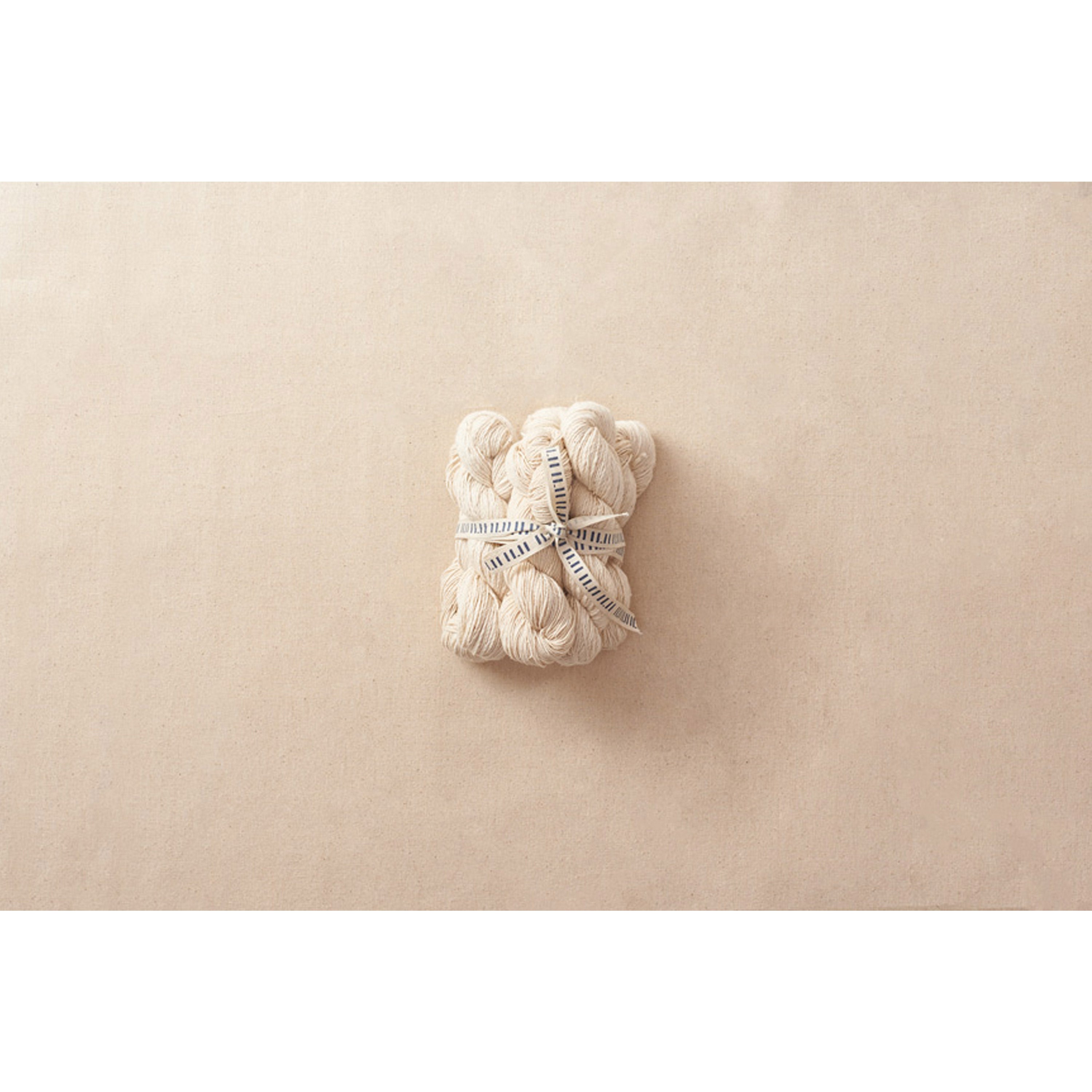 Tied cotton yarn in ecru