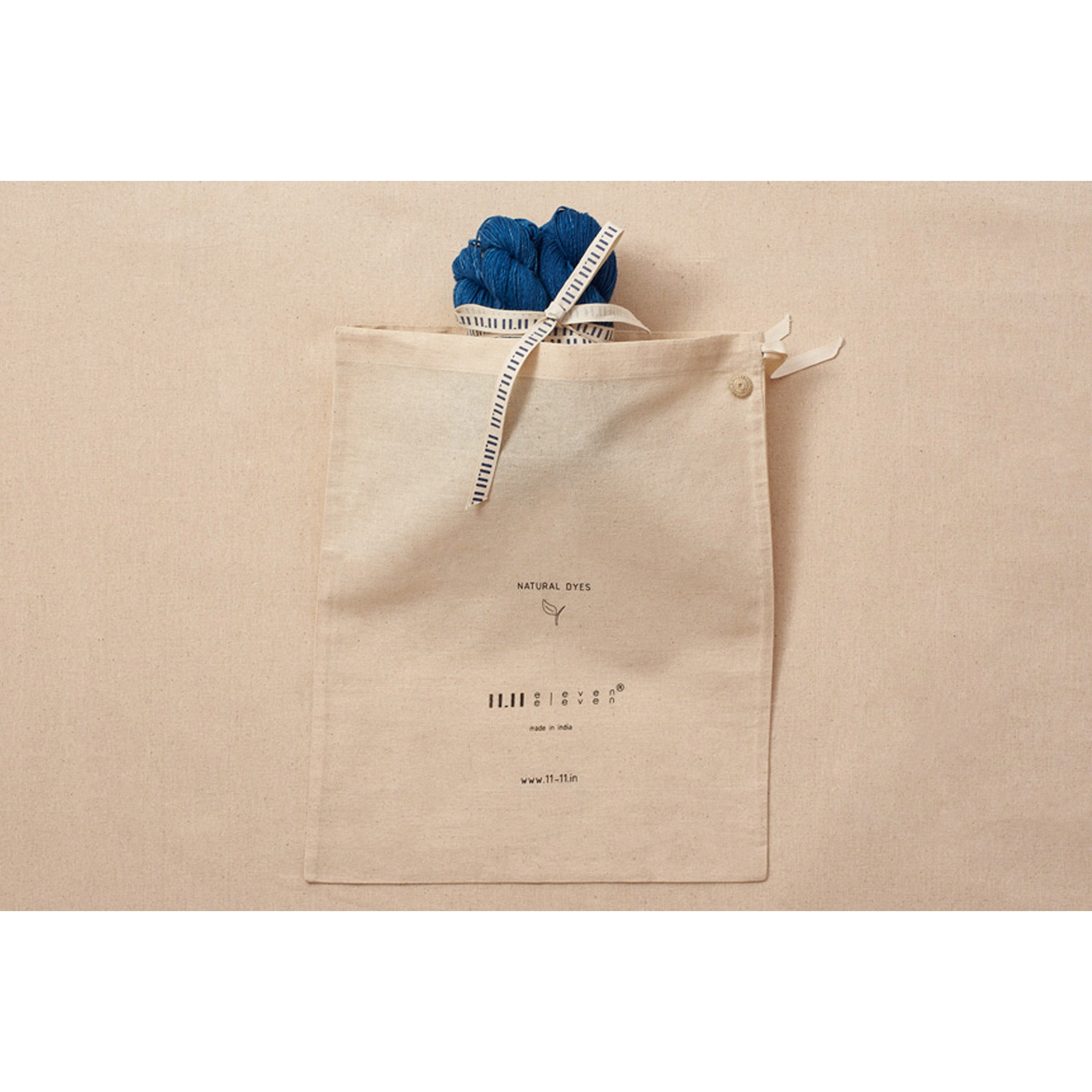 Indigo cotton yarns with cotton bag